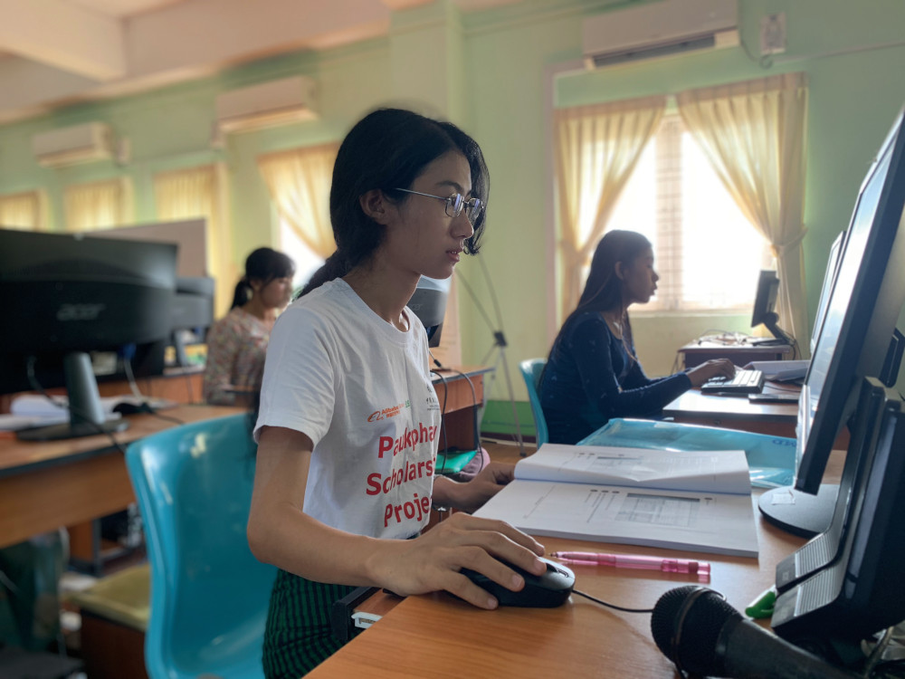 Beneficiary student of the Myanmar Paukphaw Scholarship Project participating in computer training, 2017